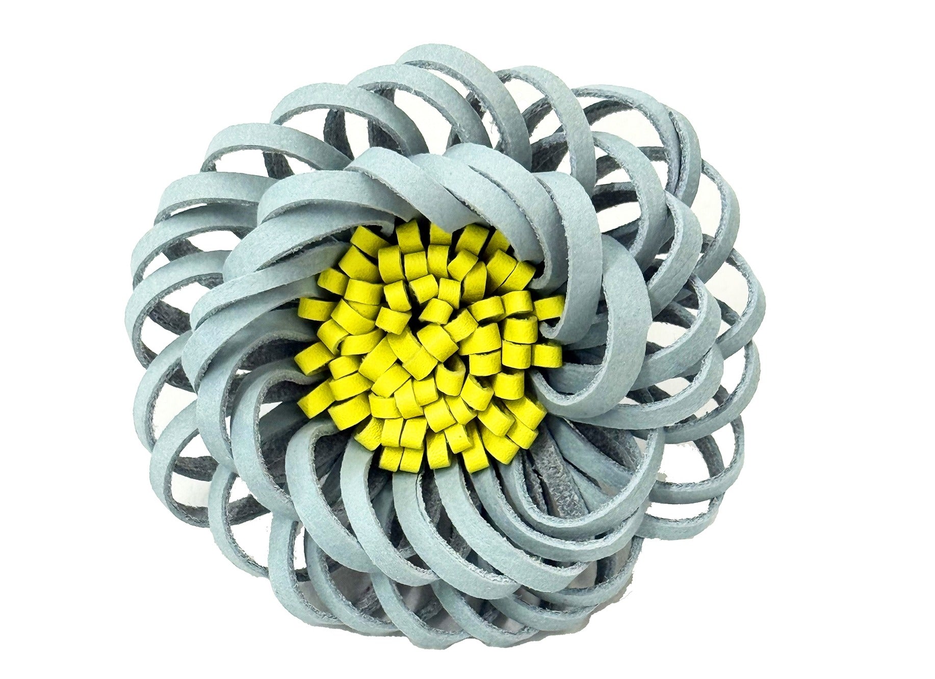 LEATHER FLOWER ブローチ