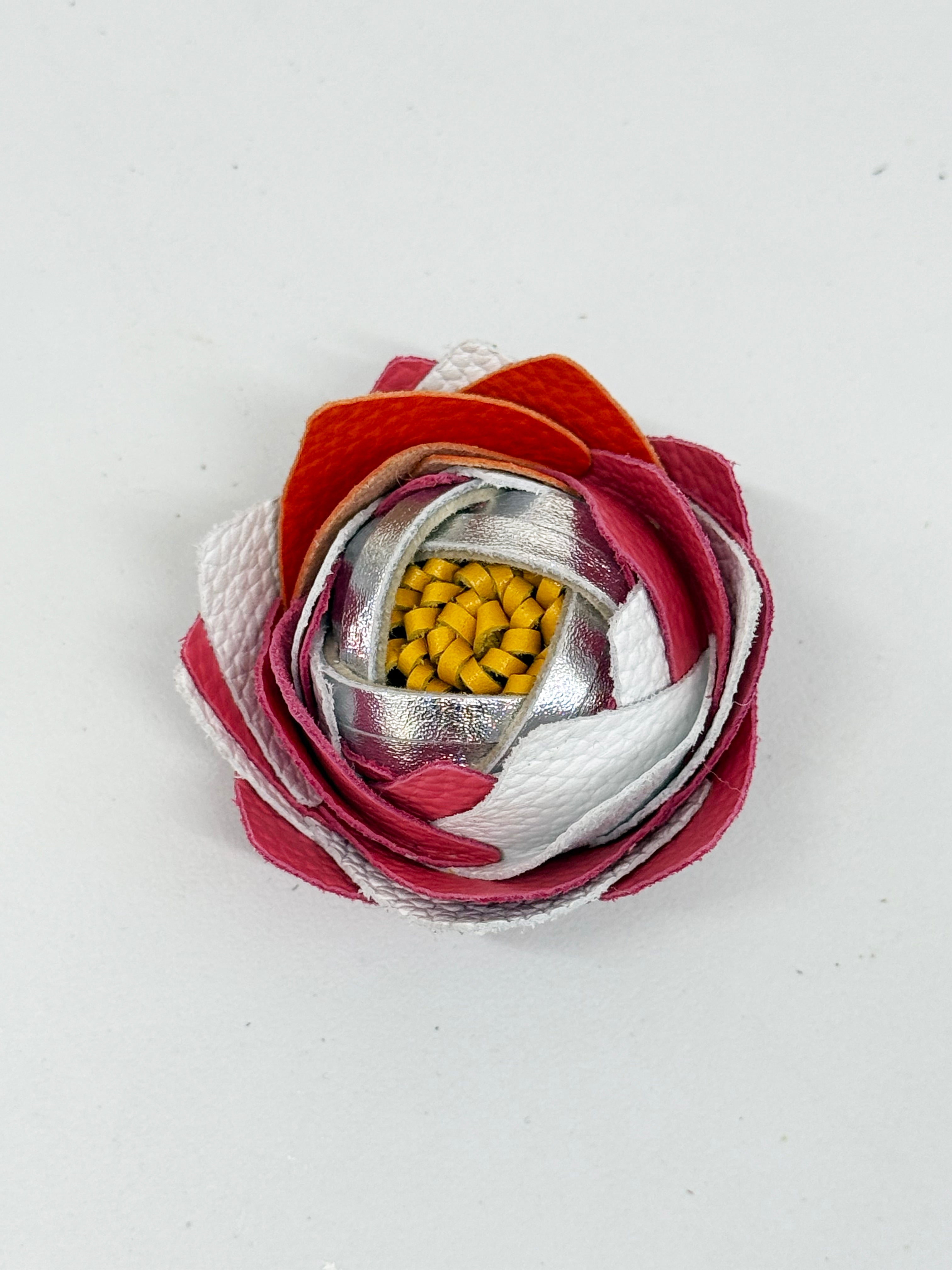 LEATHER FLOWER ブローチ